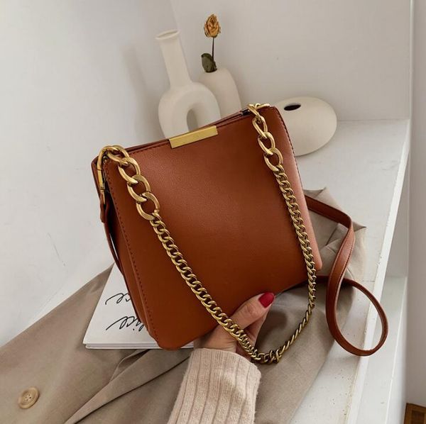 2020 fahion women handbags lady chain shoulder bags crossbody double shoulder strap women totes plain senior bag
2020 fahion women handbags lady chain shoulder bags crossbody double shoulder strap women totes plain senior bag