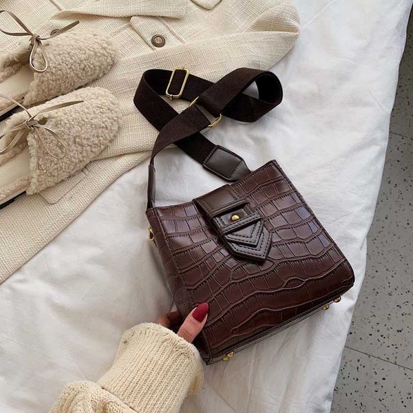 stone pattern shoulder messenger bag 2020 new embossed female bag lady mobile phone wallet fashion shopping bolsos mujer
stone pattern shoulder messenger bag 2020 new embossed female bag lady mobile phone wallet fashion shopping bolsos mujer