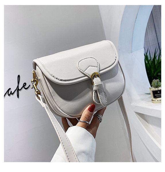 solid color saddle bag 2020 мода высококачественная кожа pu женщин конструктор сумки малый пряжка плеча сумка 
solid color saddle bag 2020 мода высококачественная кожа pu женщин конструктор сумки малый пряжка плеча сумка