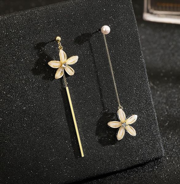 2020 new style of asymmetrical long flower fringed european and american style, fresh, sweet and gentle female earrings 034, Silver
2020 new style of asymmetrical long flower fringed european and american style, fresh, sweet and gentle female earrings 034, Silver