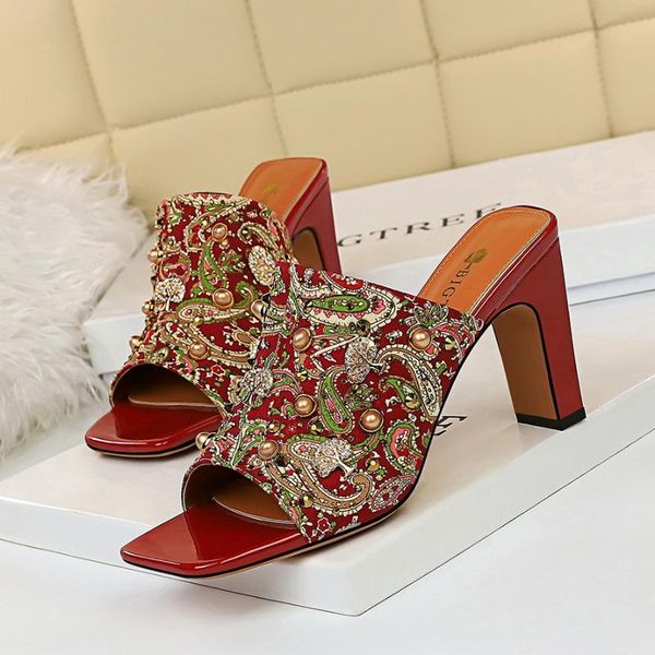 2020 new summer women mules slippers high square heels peep toe retro metal ladies women shoes black outside slides slippers 
2020 new summer women mules slippers high square heels peep toe retro metal ladies women shoes black outside slides slippers