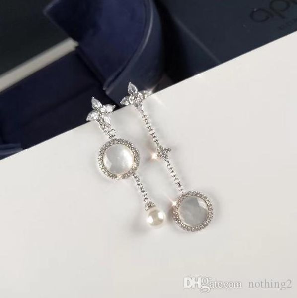 famous designer brand earrings 925 silver gold-plated pearl embellished face shape long earrings women banquet party luxury jewelry, Golden;silver
famous designer brand earrings 925 silver gold-plated pearl embellished face shape long earrings women banquet party luxury jewelry, Golden;silver