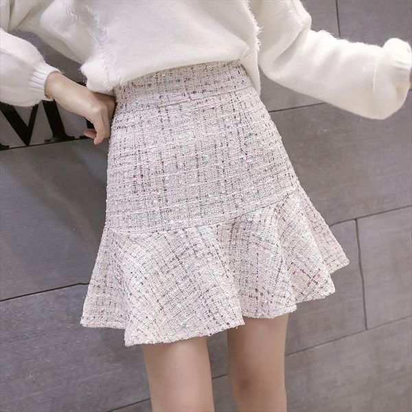 new korean of high waist tweed skirt with button wool half length black skirt autumn winter 2020
new korean of high waist tweed skirt with button wool half length black skirt autumn winter 2020