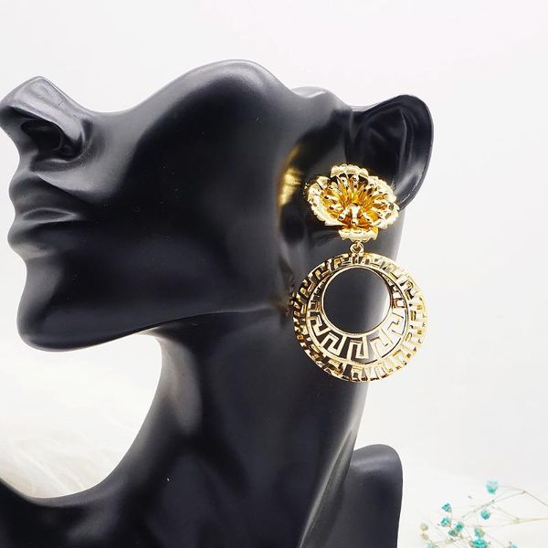 2020 designer jewelry luxury necklaces set round shape hollow earrings pendant necklace for female accessories, Silver
2020 designer jewelry luxury necklaces set round shape hollow earrings pendant necklace for female accessories, Silver