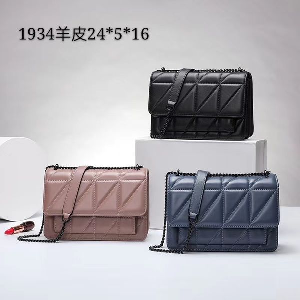 the new style fashion and classic genuine leather sheepskin women one shoulder bag crossboday bag 3 color 24 cm
the new style fashion and classic genuine leather sheepskin women one shoulder bag crossboday bag 3 color 24 cm
