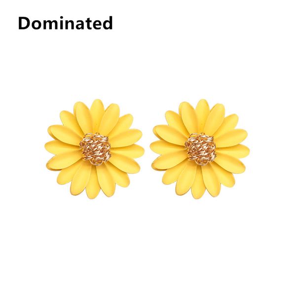 dominated small fresh petals earrings female temperament simple fashion metal flower stud earrings, Golden;silver
dominated small fresh petals earrings female temperament simple fashion metal flower stud earrings, Golden;silver
