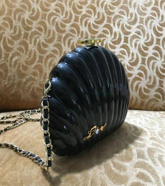 1pcs women clutch wallet precious gift bag pearl wristband bag designers shoulder bags black and white shell purse, Silver
1pcs women clutch wallet precious gift bag pearl wristband bag designers shoulder bags black and white shell purse, Silver