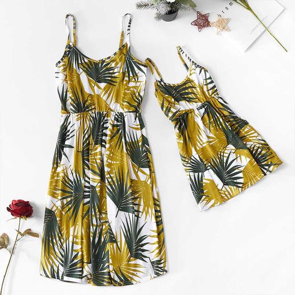 2020 summer new mother kids suspenders dresses mom and daughter leaf print dress mother girl big family clothes, Blue 
2020 summer new mother kids suspenders dresses mom and daughter leaf print dress mother girl big family clothes, Blue