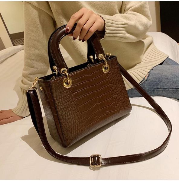 designer-shoulder hand tote bags women purse female style striped cross body wide strap bags sac tianyu wanggong /1
designer-shoulder hand tote bags women purse female style striped cross body wide strap bags sac tianyu wanggong /1