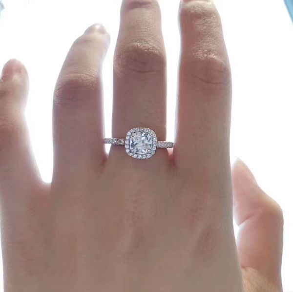 2020 Luxury designer ring Engagement ring Love diamond ring Wedding anniversary fashion free shipping01
2020 Luxury designer ring Engagement ring Love diamond ring Wedding anniversary fashion free shipping01