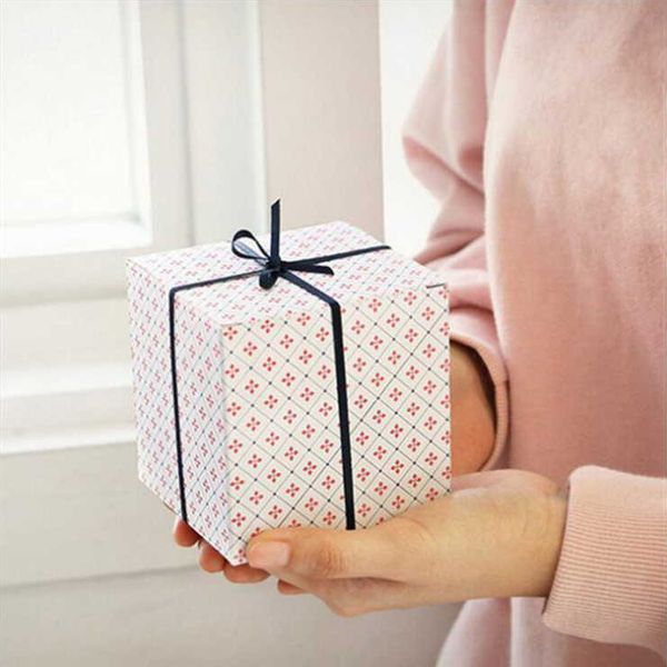 gift wrap 10sets/20pcs white plaid kraft paper box diy wedding party favor candy small cake chocolate packaging 9x9x9cm
gift wrap 10sets/20pcs white plaid kraft paper box diy wedding party favor candy small cake chocolate packaging 9x9x9cm