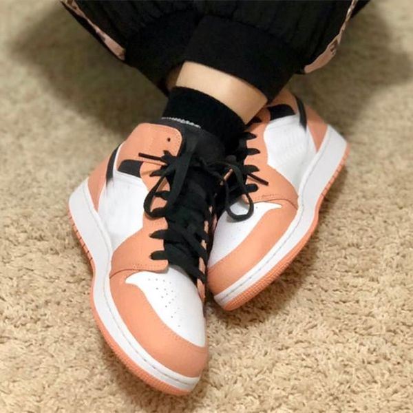 new 1 mid pink quartz pink quartz dark smoke grey white golf shoes tennis shoes mens designer trainers schoenen
new 1 mid pink quartz pink quartz dark smoke grey white golf shoes tennis shoes mens designer trainers schoenen