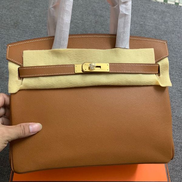whosale half handmade quality epsom leathe design handbag30cm,also have other sidehave gold and silver hardware,contact me for details
whosale half handmade quality epsom leathe design handbag30cm,also have other sidehave gold and silver hardware,contact me for details