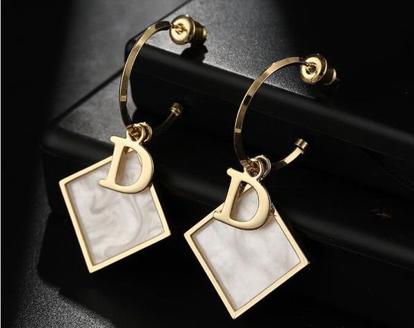 simple and fashionable new spring and summer shell silver needle earrings female joker temperament personality atmospheric ladies earrings, Golden
simple and fashionable new spring and summer shell silver needle earrings female joker temperament personality atmospheric ladies earrings, Golden