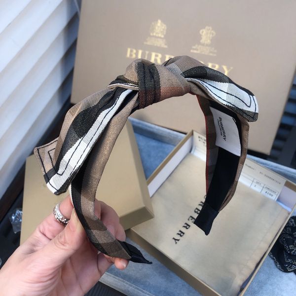 luxury designer women hair clips simple letter hairpins hair jewelry accessories for women party gift bb132, Silver
luxury designer women hair clips simple letter hairpins hair jewelry accessories for women party gift bb132, Silver