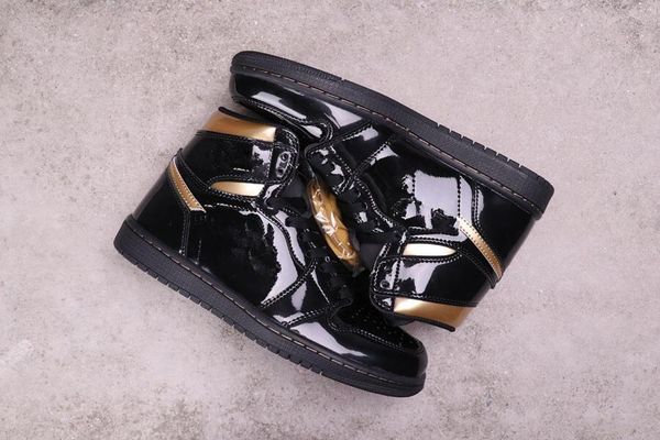 1 high og black metallic gold 1s black gold mens womens basketball shoes sports trainers athletic sneakers us5.5-us12, White;red
1 high og black metallic gold 1s black gold mens womens basketball shoes sports trainers athletic sneakers us5.5-us12, White;red