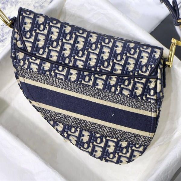 classic saddle bag 7a high-end quality fashion style metal hardware is the perfect accessories for daily life
classic saddle bag 7a high-end quality fashion style metal hardware is the perfect accessories for daily life