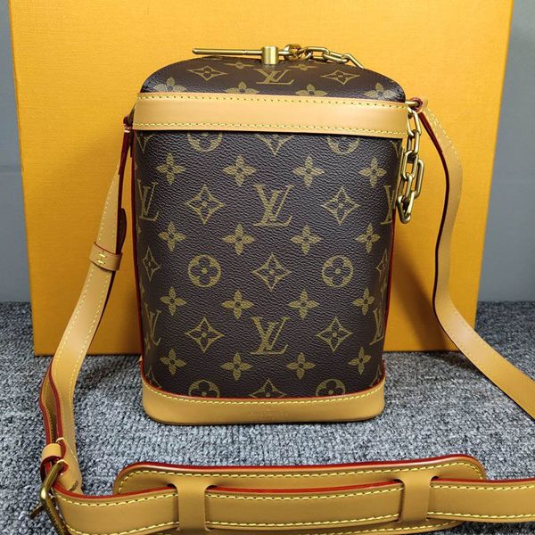 054-m44877 classic fashion shoulder bag double shoulder bag messenger bag handbag women's handbag leather production
054-m44877 classic fashion shoulder bag double shoulder bag messenger bag handbag women's handbag leather production