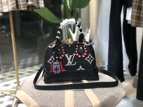 Free shipping 2020 fashion one shoulder messenger bag ladies black bag46 
Free shipping 2020 fashion one shoulder messenger bag ladies black bag46