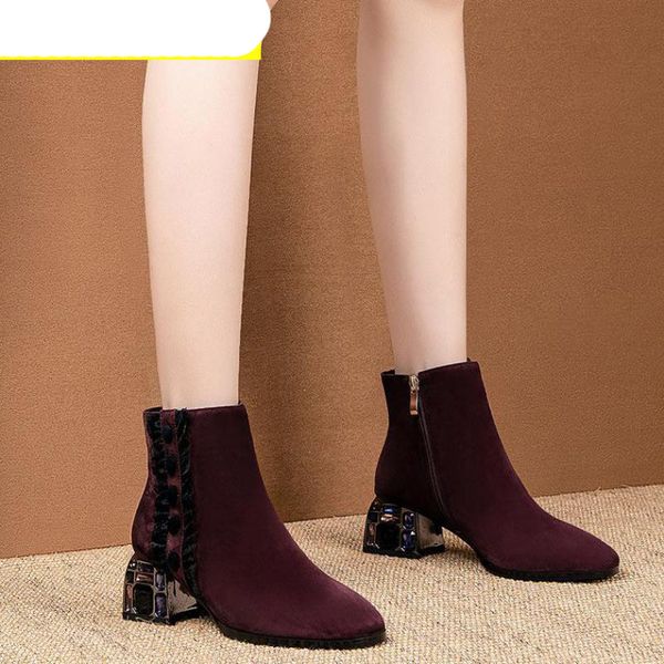 2020 women ankle boots kid suede black color square toe winter short plush crystal heel boots square heel high heels
2020 women ankle boots kid suede black color square toe winter short plush crystal heel boots square heel high heels