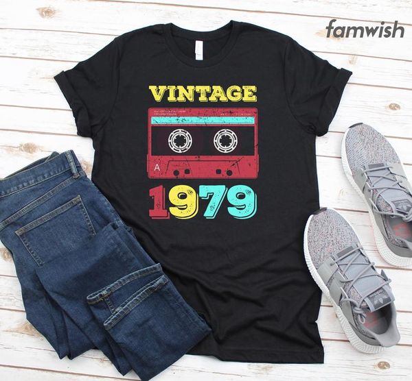 пользовательские день рождения футболку урожай 1979 рубашка с cassette 40 birthday party рубашка 2019 summer printed мужчины рубашка смешной
пользовательские день рождения футболку урожай 1979 рубашка с cassette 40 birthday party рубашка 2019 summer printed мужчины рубашка смешной