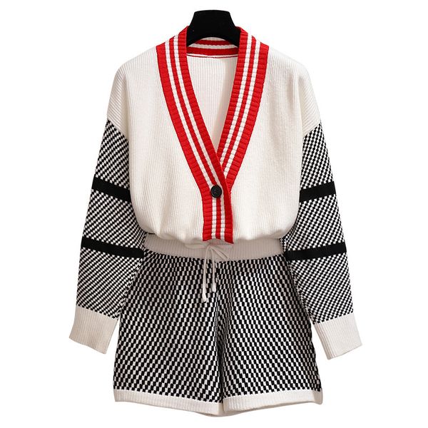 women's tracksuits contrast plaid vintage v-neck button-up coat shirt shorts suit women two piece outfits for elegant office lady 2021, Gray
women's tracksuits contrast plaid vintage v-neck button-up coat shirt shorts suit women two piece outfits for elegant office lady 2021, Gray