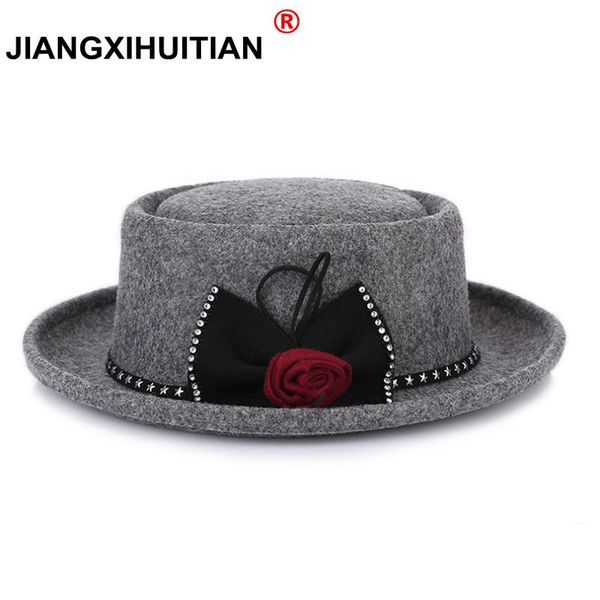 2020 brand new wool boater flat hat for women's wide brim fedora hat laday prok pie chapeu de feltro bowler gambler top, Blue;gray
2020 brand new wool boater flat hat for women's wide brim fedora hat laday prok pie chapeu de feltro bowler gambler top, Blue;gray