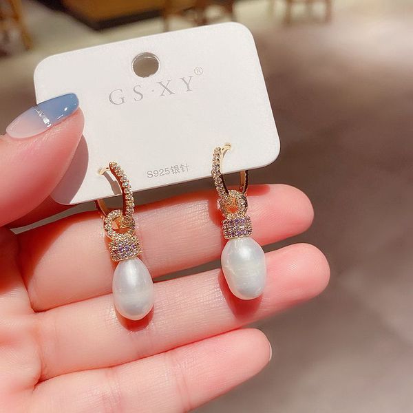 elegant cubic zirconia paved baroque freshwater pearl dangle earrings for women party gift jewelry, Silver
elegant cubic zirconia paved baroque freshwater pearl dangle earrings for women party gift jewelry, Silver
