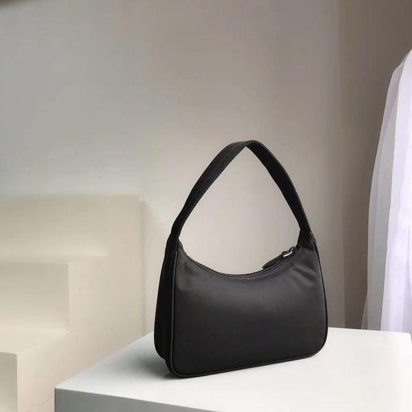 hobo new new style nylon armpit bag shoulder handbag diagonal bag female bag 22*16*6cm designer shoulder diagonal
hobo new new style nylon armpit bag shoulder handbag diagonal bag female bag 22*16*6cm designer shoulder diagonal