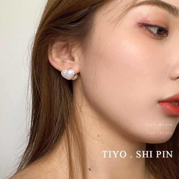 patchwork sweet pearl heart earrings korean temperament web celebrity fashionable ear pendant elegant intellectual earrings, Golden;silver
patchwork sweet pearl heart earrings korean temperament web celebrity fashionable ear pendant elegant intellectual earrings, Golden;silver