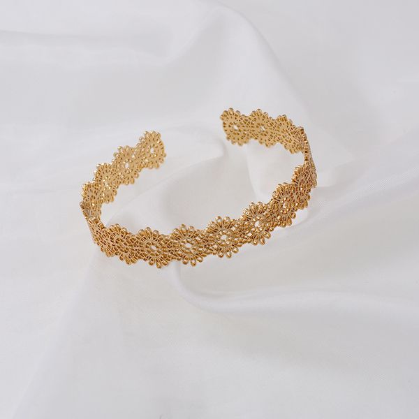 charm bracelets trendy gold silver color zinc alloy hollow out vintage bracelet and bangles fashion for women party jewelry, Golden;silver
charm bracelets trendy gold silver color zinc alloy hollow out vintage bracelet and bangles fashion for women party jewelry, Golden;silver