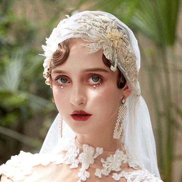 bride's headdress is a retro beautiful hair ornament white 150cm length bridal veil
bride's headdress is a retro beautiful hair ornament white 150cm length bridal veil