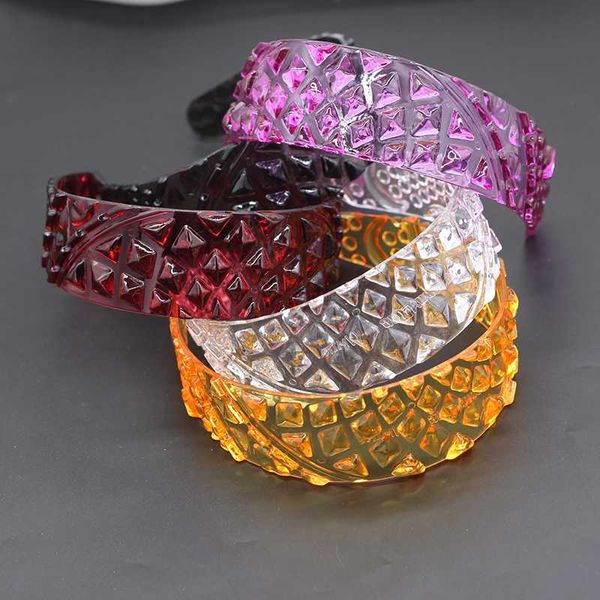 transparent pineapple headband european transparent crystal pattern embossed crown acrylic hairband 717, Golden;silver
transparent pineapple headband european transparent crystal pattern embossed crown acrylic hairband 717, Golden;silver