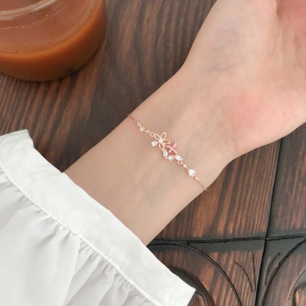 charm bracelets muhan butterfly zircon crystal flower bracelet bangle for women girls adjustable jewelry female gifts classic chain, Golden;silver
charm bracelets muhan butterfly zircon crystal flower bracelet bangle for women girls adjustable jewelry female gifts classic chain, Golden;silver