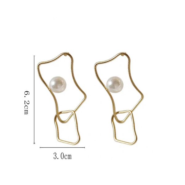 personality joker metal texture simple irregular shape earrings fashionable female personality street pat student earrings, Golden;silver
personality joker metal texture simple irregular shape earrings fashionable female personality street pat student earrings, Golden;silver