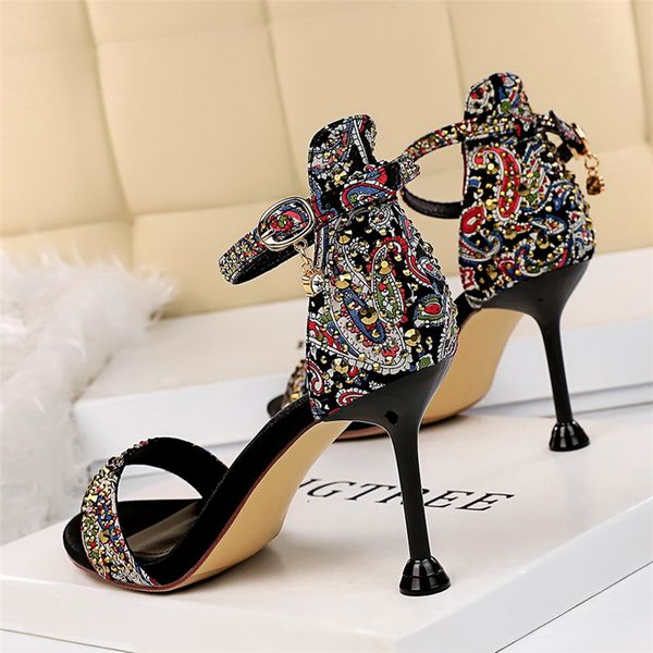 2020 женщины 8.5cm высокие каблуки кристалл сандалии свадебные stiletto heels зеленые сандалии с блестками пром sexy stripper атласная обувь, Black
2020 женщины 8.5cm высокие каблуки кристалл сандалии свадебные stiletto heels зеленые сандалии с блестками пром sexy stripper атласная обувь, Black