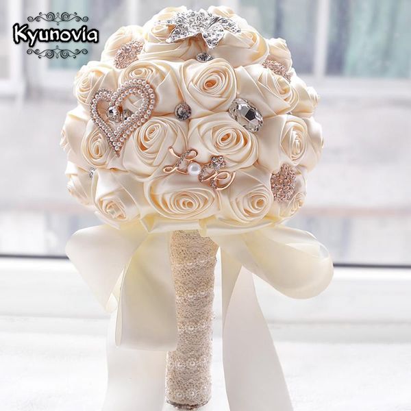 kyunovia in stock stunning wedding flowers white bridesmaid bridal bouquets artificial rose wedding bouquet fw139
kyunovia in stock stunning wedding flowers white bridesmaid bridal bouquets artificial rose wedding bouquet fw139