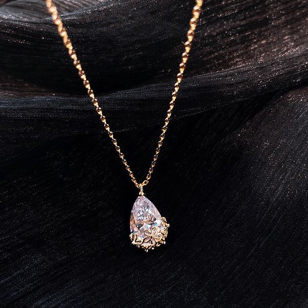 ladies simple temperament zircon crystal drop pendant necklace with clavicle chain carving flower trendy necklace for female, Silver
ladies simple temperament zircon crystal drop pendant necklace with clavicle chain carving flower trendy necklace for female, Silver