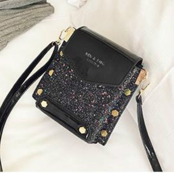 bag female 2020 new wave korean version of autumn and winter retro wild fashion simple sequined shoulder messenger bag small square bag
bag female 2020 new wave korean version of autumn and winter retro wild fashion simple sequined shoulder messenger bag small square bag