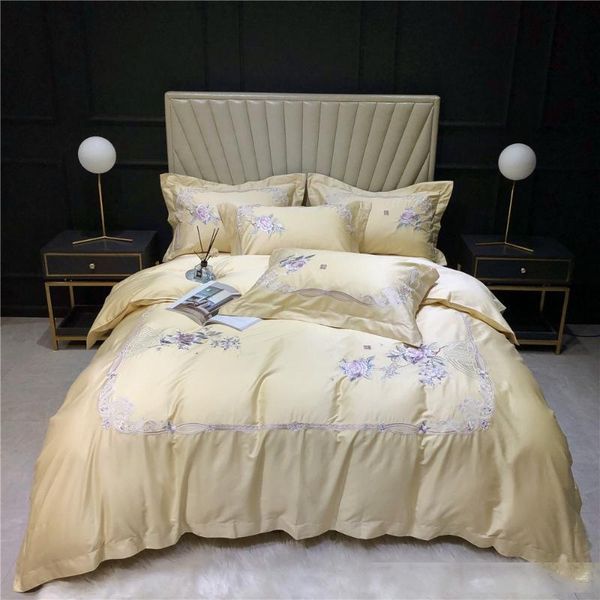 4pcs european style luxury embroidery bedding duvet cover bed set  king size linens white green parure de lit horse sheets 
4pcs european style luxury embroidery bedding duvet cover bed set  king size linens white green parure de lit horse sheets