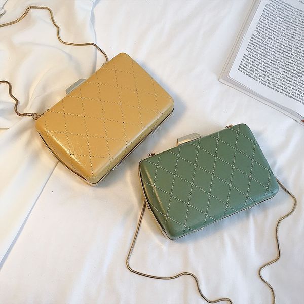 summer new female 2020 women box plaid shoulder bag metal frame chain messenger bag small square day clutch hand bolso
summer new female 2020 women box plaid shoulder bag metal frame chain messenger bag small square day clutch hand bolso