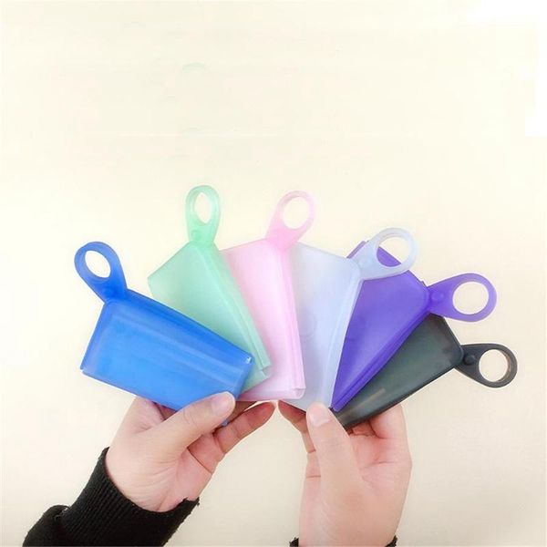 2020 new silicone mask storage clip foldable masks keeper portable manager organizer container case reusable mask holder convenient storage
2020 new silicone mask storage clip foldable masks keeper portable manager organizer container case reusable mask holder convenient storage
