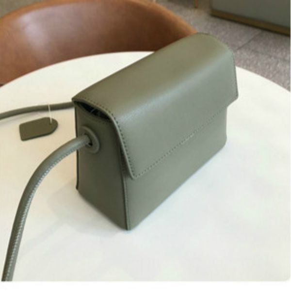 2020 spring new leather handbags solid color flip bag small square bag luxury handbags women bags designer
2020 spring new leather handbags solid color flip bag small square bag luxury handbags women bags designer