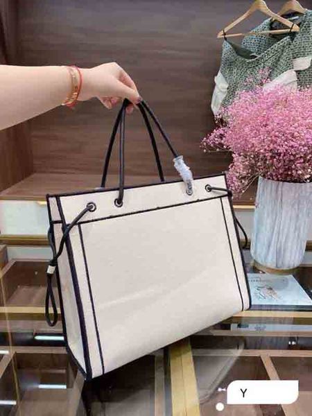 new fashion designer shopping bag handbag fashion bag printing embroidery canvas handbag shopping bag batch 0856
new fashion designer shopping bag handbag fashion bag printing embroidery canvas handbag shopping bag batch 0856