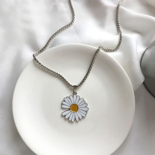 pendant necklaces fashon jewelry necklace long style single chain with white chrysanthemum for women sweater, Silver
pendant necklaces fashon jewelry necklace long style single chain with white chrysanthemum for women sweater, Silver