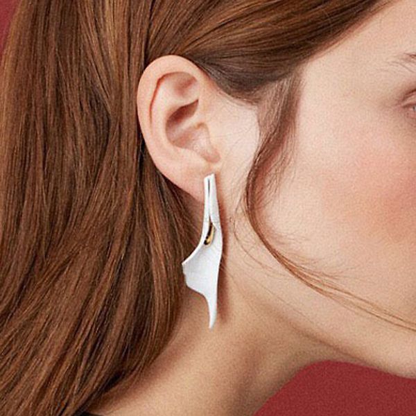 elegant artistic white flower modelling stud earrings delicate calla lilies metal earrings for women trendy jewelry, Golden;silver
elegant artistic white flower modelling stud earrings delicate calla lilies metal earrings for women trendy jewelry, Golden;silver