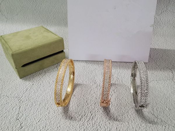 v new four-leaf clover diamond bracelet electroplated 18k craft fashionable gorgeous temperament lady bracelet, White
v new four-leaf clover diamond bracelet electroplated 18k craft fashionable gorgeous temperament lady bracelet, White