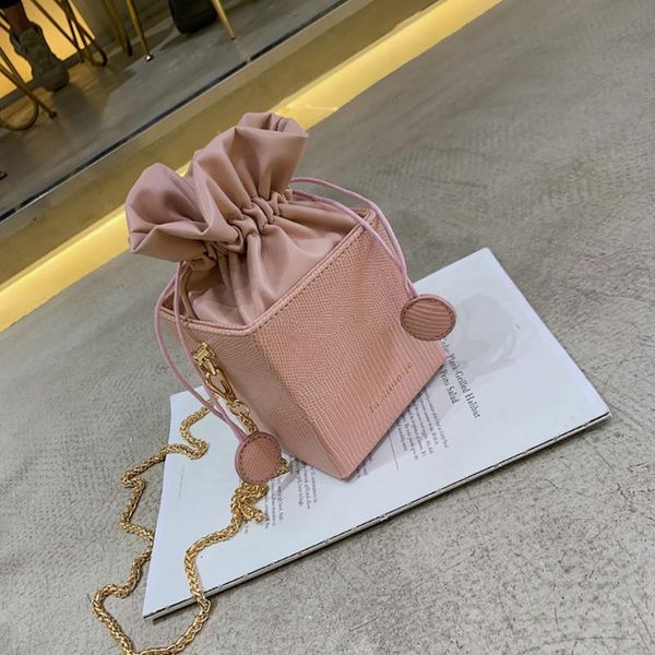 portable new design fashion personality gift box drawstring bucket women purses small flap handbags box shape crossbody bags
portable new design fashion personality gift box drawstring bucket women purses small flap handbags box shape crossbody bags