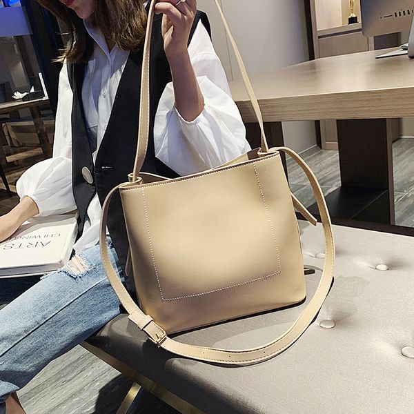 2020 new messenger bag women bucket bag shoulder women big purse bags purses and handbags
2020 new messenger bag women bucket bag shoulder women big purse bags purses and handbags