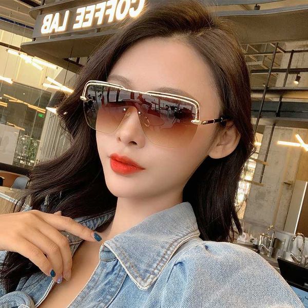 sunglasses 2021oversized women's fashion designer one piece shades for vintage uv women zonnebril dames, White;black
sunglasses 2021oversized women's fashion designer one piece shades for vintage uv women zonnebril dames, White;black